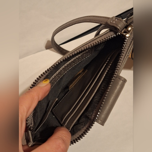 Steve Madden Wristlet NWT Gray Quilt Herringbone Magnetic Snap Latch - Picture 4 of 7